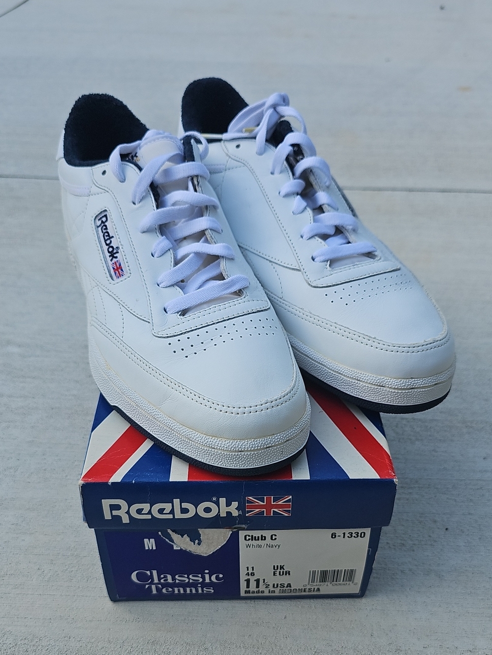 Reebok Men’s 11.5 Classic Club C White Leather Sneakers with Navy Detailing New